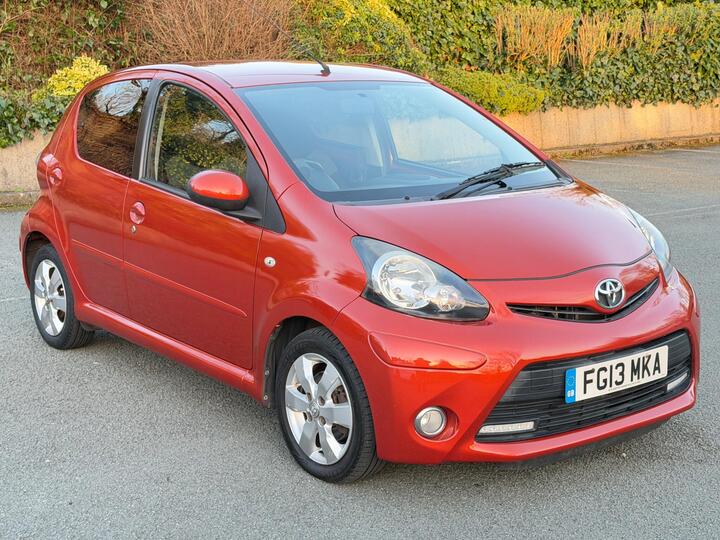 Toyota AYGO 1.0 VVT-i Fire Euro 5 5dr Toyota AYGO 1.0 VVT-i Fire Euro 5 5dr