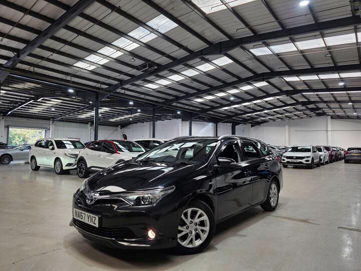 Toyota Auris 1.8 VVT-h Icon Tech Touring Sports CVT Euro 6 (s/s) 5dr