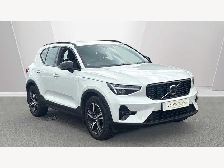Volvo XC40 2.0 B3 MHEV Plus Dark DCT Auto Euro 6 (s/s) 5dr