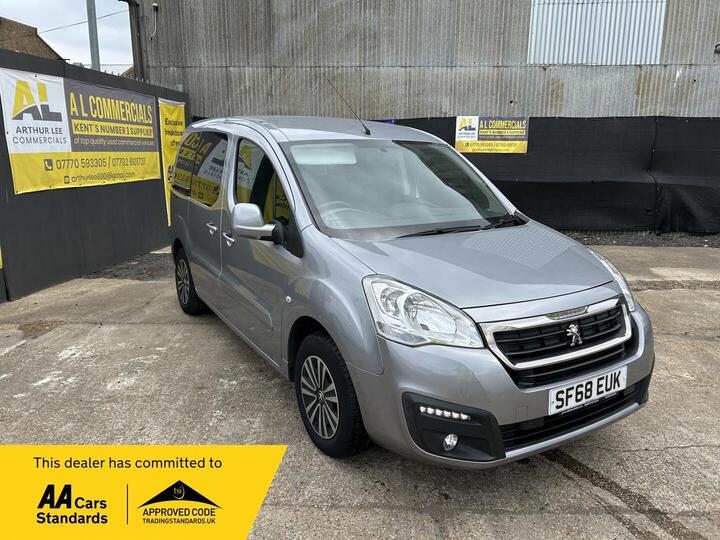 Peugeot Partner Tepee 1.6 BlueHDi Active ETG Euro 6 (s/s) 5dr Peugeot Partner Tepee 1.6 BlueHDi Active ETG Euro 6 (s/s) 5dr
