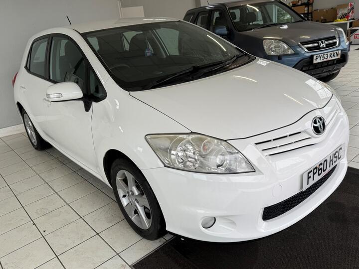 Toyota Auris 1.6 V-Matic TR 5dr Toyota Auris 1.6 V-Matic TR 5dr