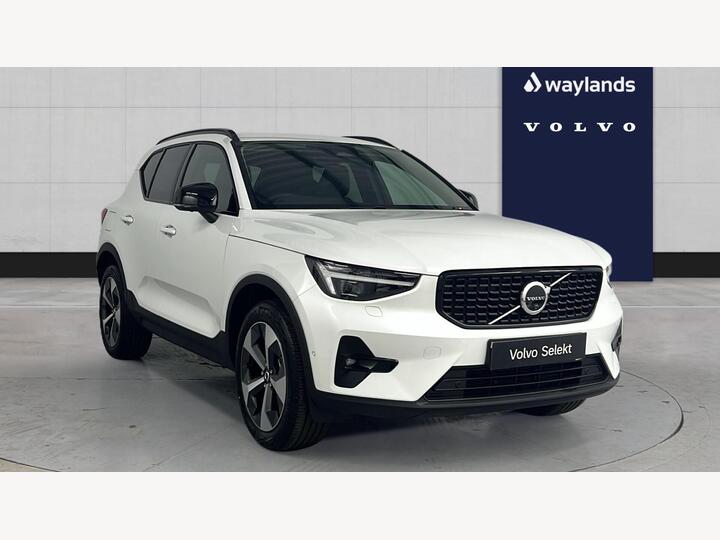 Volvo XC40 2.0 B3 MHEV Plus Dark DCT Auto Euro 6 (s/s) 5dr