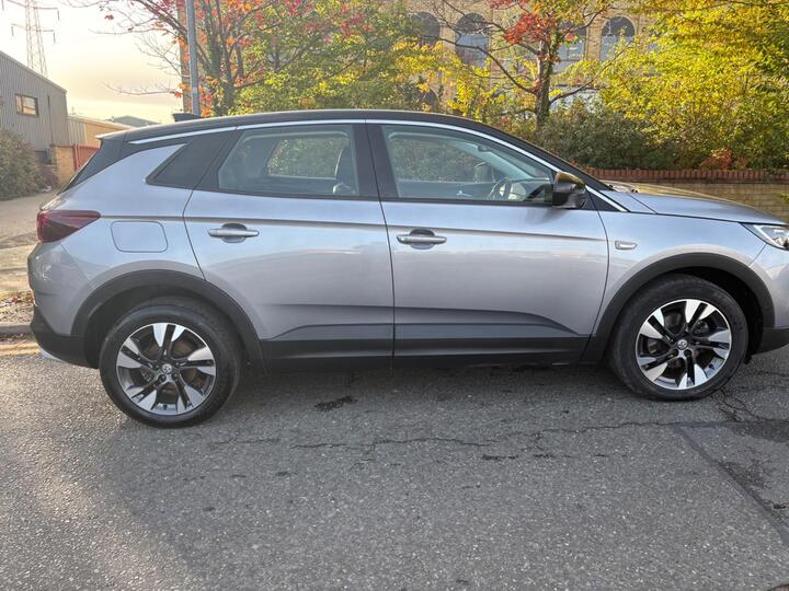 Vauxhall Grandland X 1.5 Turbo D Sport Nav Auto Euro 6 (s/s) 5dr Vauxhall Grandland X 1.5 Turbo D Sport Nav Auto Euro 6 (s/s) 5dr