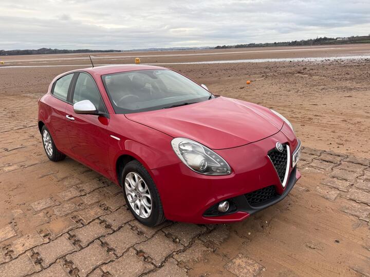 Alfa Romeo Giulietta 2.0 JTDM-2 Super TCT Euro 6 (s/s) 5dr Alfa Romeo Giulietta 2.0 JTDM-2 Super TCT Euro 6 (s/s) 5dr