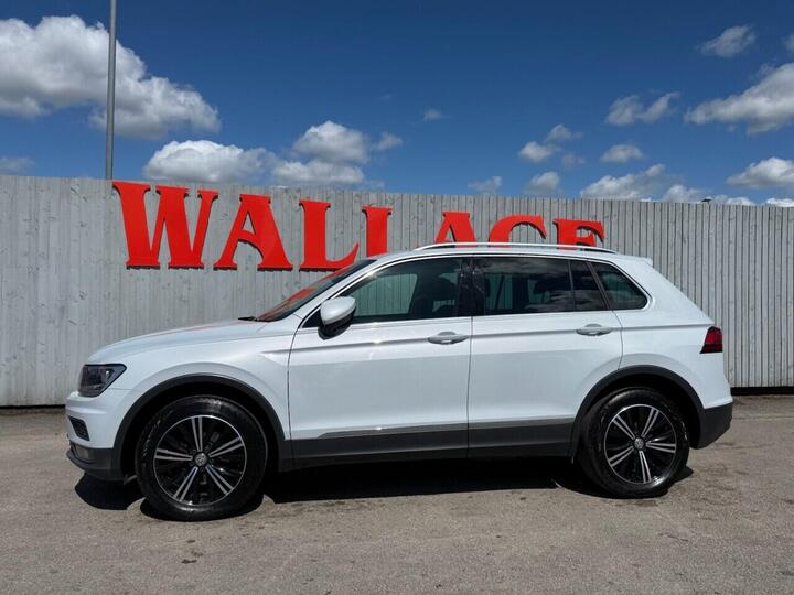Volkswagen TIGUAN 2.0 TDI SE Navigation 4Motion Euro 6 (s/s) 5dr Volkswagen TIGUAN 2.0 TDI SE Navigation 4Motion Euro 6 (s/s) 5dr