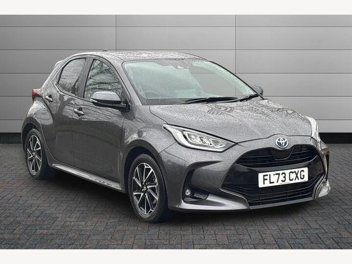 Toyota Yaris 1.5 VVT-h Design E-CVT Euro 6 (s/s) 5dr Toyota Yaris 1.5 VVT-h Design E-CVT Euro 6 (s/s) 5dr