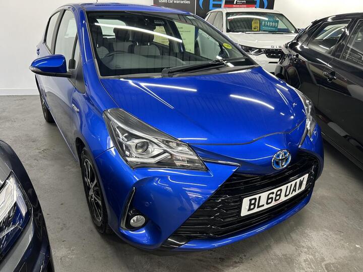 Toyota YARIS 1.5 VVT-h Icon Tech E-CVT Euro 6 (s/s) 5dr