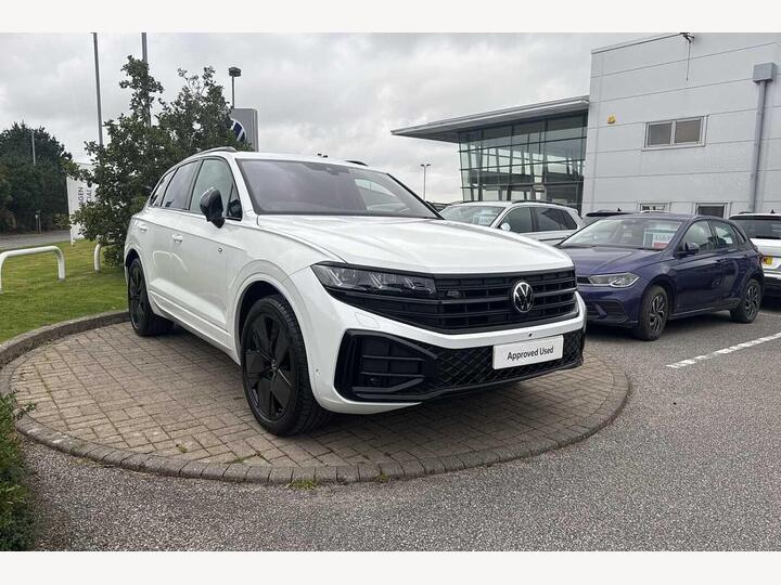 Volkswagen Touareg 3.0 TDI V6 Black Edition Tiptronic 4Motion Euro 6 (s/s) 5dr Volkswagen Touareg 3.0 TDI V6 Black Edition Tiptronic 4Motion Euro 6 (s/s) 5dr