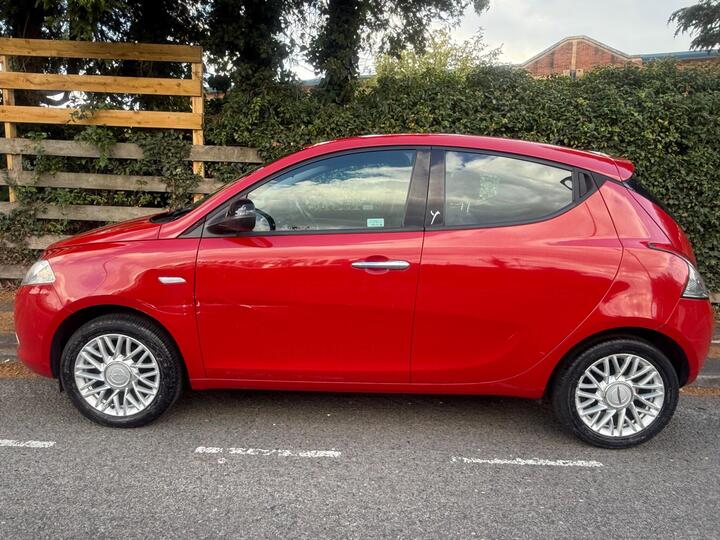 Chrysler Ypsilon 1.2 SE Euro 5 (s/s) 5dr Chrysler Ypsilon 1.2 SE Euro 5 (s/s) 5dr