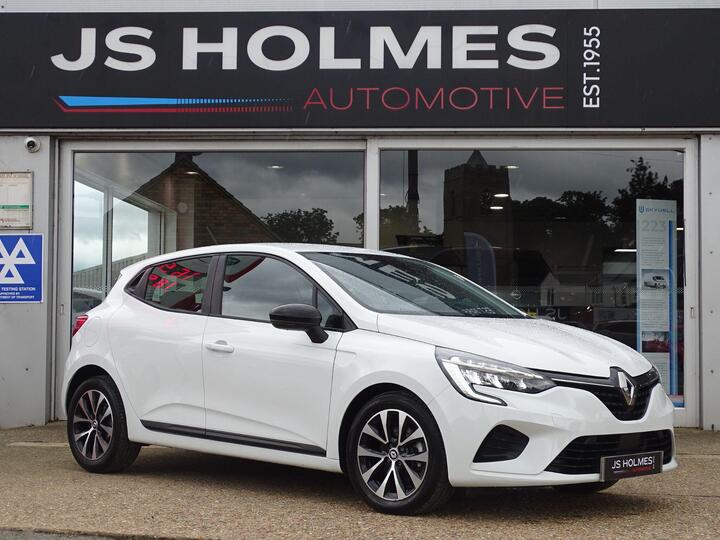 Renault Clio 1.6 E-TECH Evolution Auto Euro 6 (s/s) 5dr Renault Clio 1.6 E-TECH Evolution Auto Euro 6 (s/s) 5dr