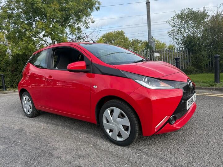 Toyota AYGO 1.0 VVT-i X-play Euro 6 5dr Toyota AYGO 1.0 VVT-i X-play Euro 6 5dr