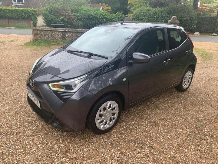 Toyota AYGO 1.0 VVT-i X-play Euro 6 (s/s) 5dr Toyota AYGO 1.0 VVT-i X-play Euro 6 (s/s) 5dr
