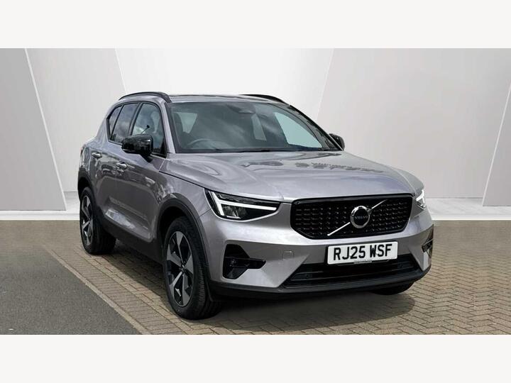 Volvo XC40 2.0 B3 MHEV Plus Dark DCT Auto Euro 6 (s/s) 5dr
