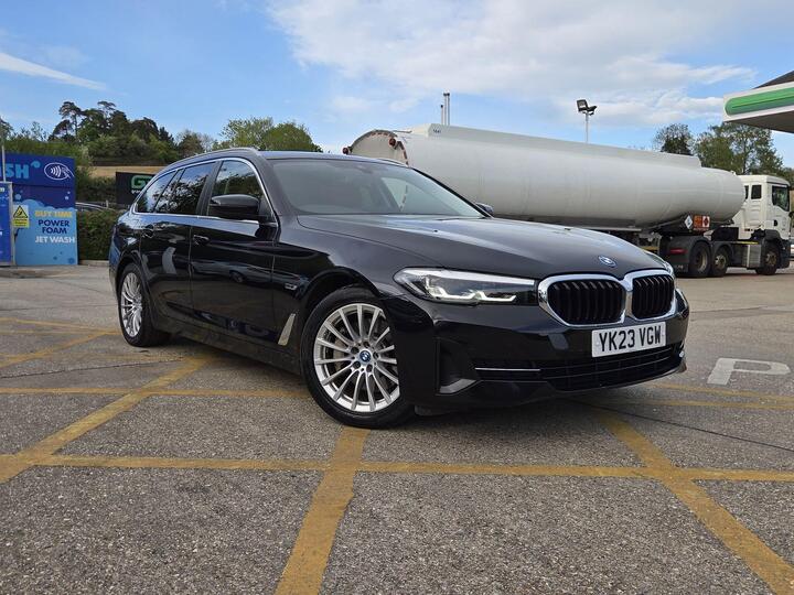 BMW 5 Series 2.0 530e 12kWh SE Touring Steptronic Euro 6 (s/s) 5dr BMW 5 Series 2.0 530e 12kWh SE Touring Steptronic Euro 6 (s/s) 5dr