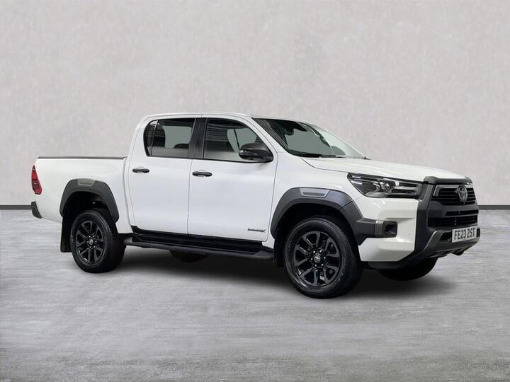 Toyota HILUX 2.8 D-4D Invincible X Auto 4WD Euro 6 (s/s) 4dr