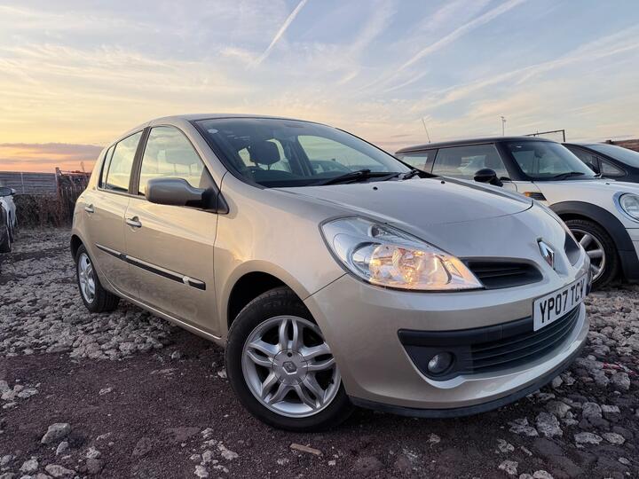 Renault Clio 1.4 16v Privilege 5dr