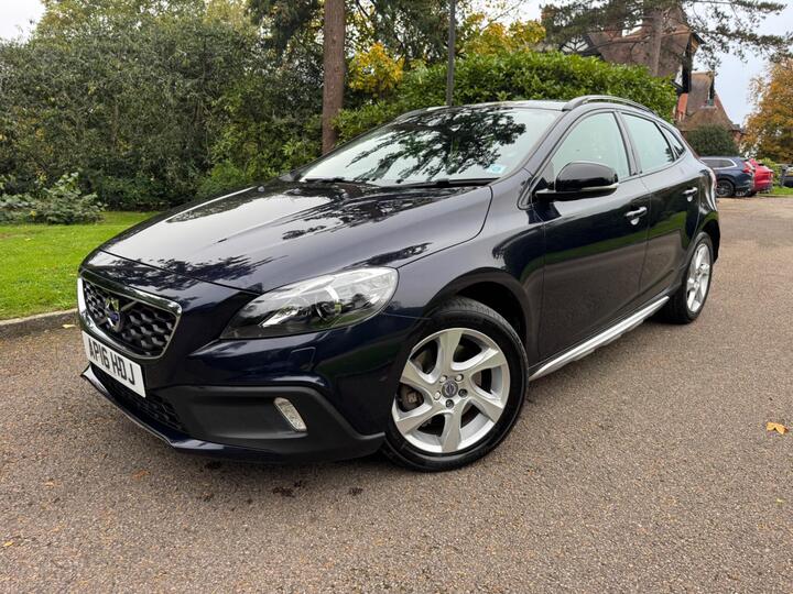 Volvo V40 Cross Country 2.0 D2 Lux Euro 6 (s/s) 5dr Volvo V40 Cross Country 2.0 D2 Lux Euro 6 (s/s) 5dr