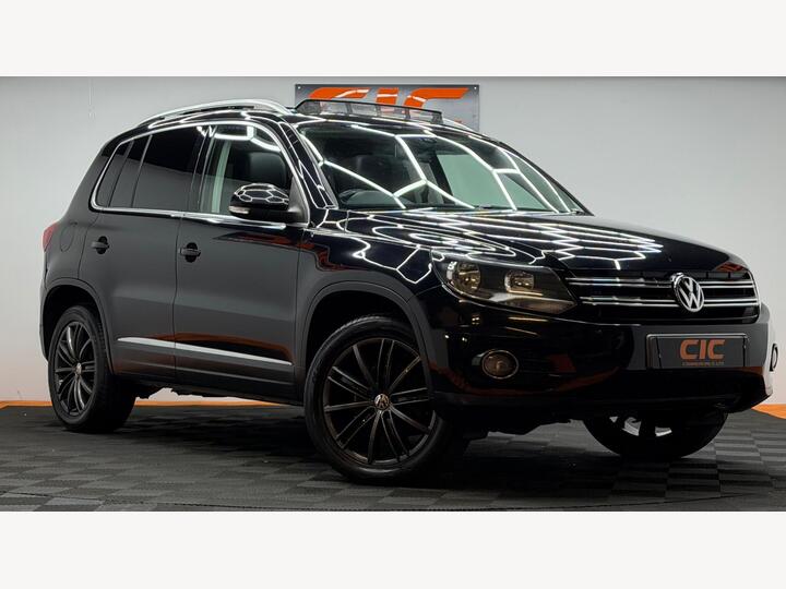 Volkswagen Tiguan 2.0 TDI BlueMotion Tech Escape 4WD Euro 5 (s/s) 5dr Volkswagen Tiguan 2.0 TDI BlueMotion Tech Escape 4WD Euro 5 (s/s) 5dr