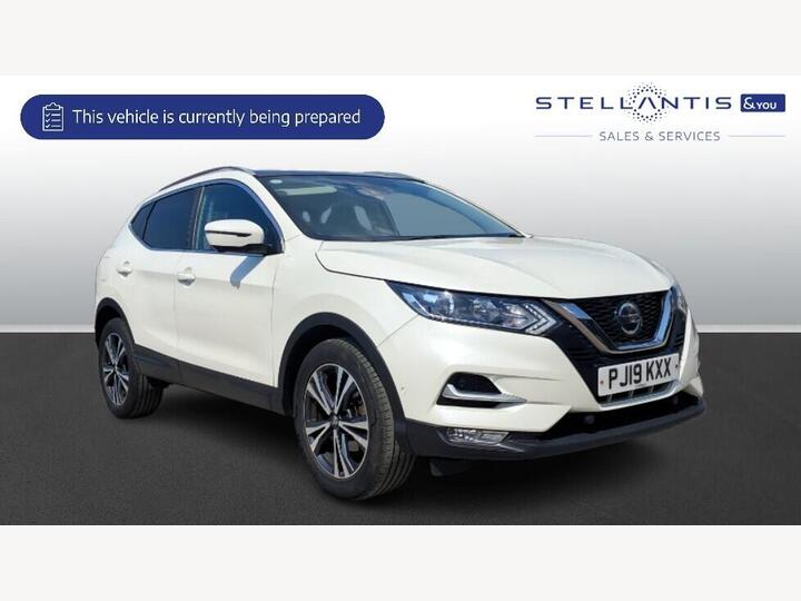 Nissan Qashqai 1.3 DIG-T N-Connecta Euro 6 (s/s) 5dr