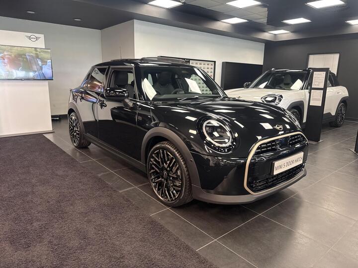MINI Cooper 1.5C Exclusive Steptronic Euro 6 (s/s) 5dr