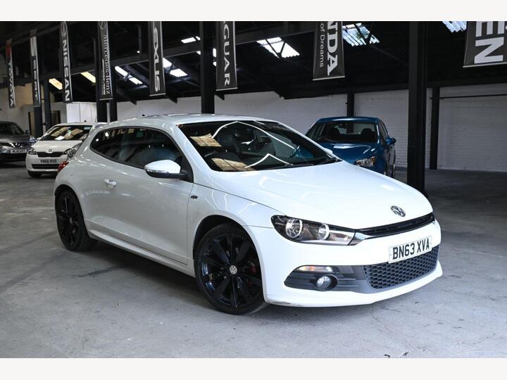 Volkswagen SCIROCCO 2.0 TDI BlueMotion Tech R-Line DSG Euro 5 (s/s) 3dr (Leather, Nav) Volkswagen SCIROCCO 2.0 TDI BlueMotion Tech R-Line DSG Euro 5 (s/s) 3dr (Leather, Nav)