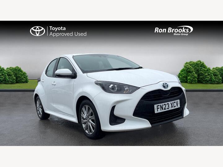 Toyota Yaris 1.5 VVT-h Icon E-CVT Euro 6 (s/s) 5dr Toyota Yaris 1.5 VVT-h Icon E-CVT Euro 6 (s/s) 5dr