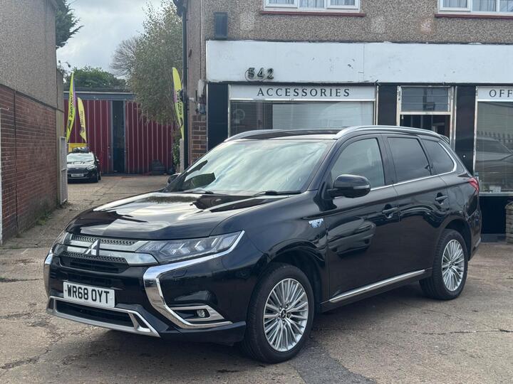 Mitsubishi Outlander 2.4h TwinMotor 13.8kWh 4h CVT 4WD Euro 6 (s/s) 5dr Mitsubishi Outlander 2.4h TwinMotor 13.8kWh 4h CVT 4WD Euro 6 (s/s) 5dr