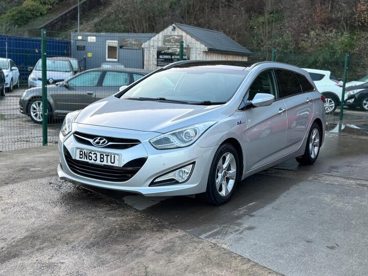 Hyundai I40 1.7 CRDi Blue Drive Premium Euro 5 (s/s) 5dr Hyundai I40 1.7 CRDi Blue Drive Premium Euro 5 (s/s) 5dr