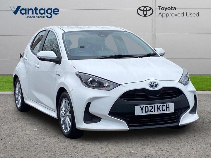 Toyota Yaris 1.5 VVT-h Icon E-CVT Euro 6 (s/s) 5dr Toyota Yaris 1.5 VVT-h Icon E-CVT Euro 6 (s/s) 5dr