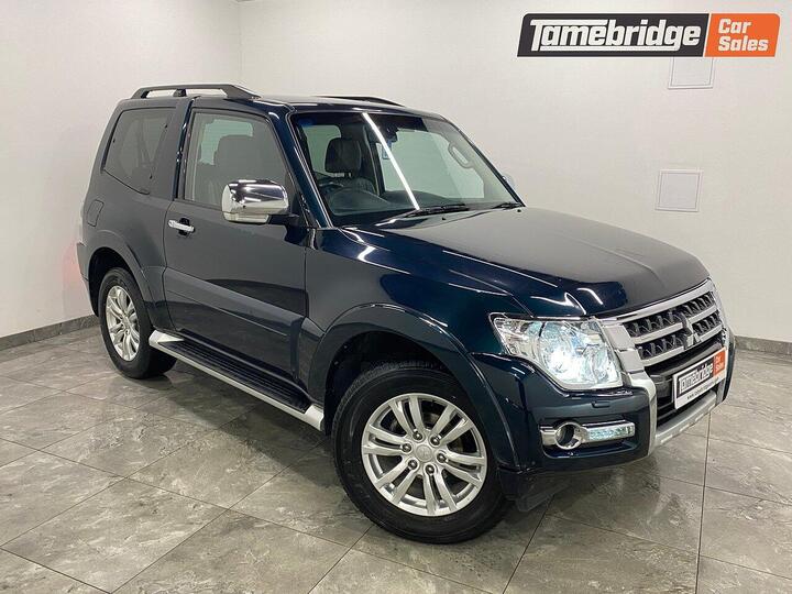 Mitsubishi Shogun 3.2 DI-DC Warrior Auto 4WD Euro 6 3dr SWB Mitsubishi Shogun 3.2 DI-DC Warrior Auto 4WD Euro 6 3dr SWB