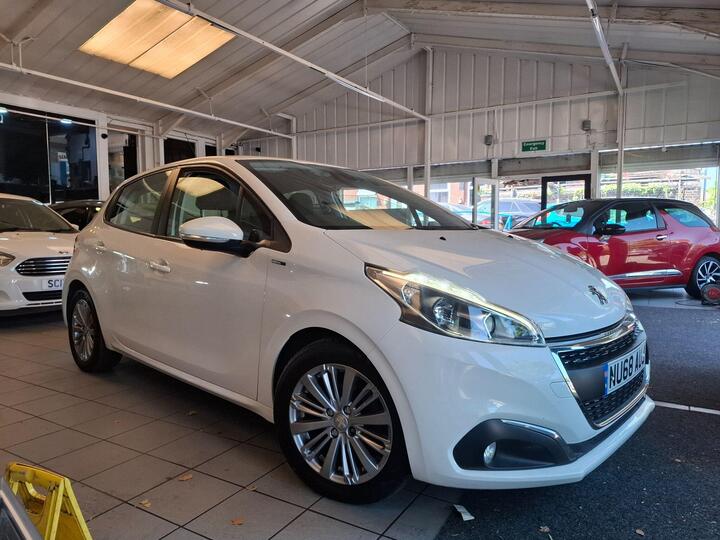 Peugeot 208 1.2 PureTech Signature Euro 6 (s/s) 5dr