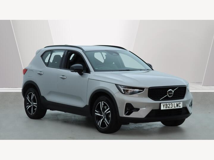 Volvo XC40 2.0 B3 MHEV Plus Dark DCT Auto Euro 6 (s/s) 5dr