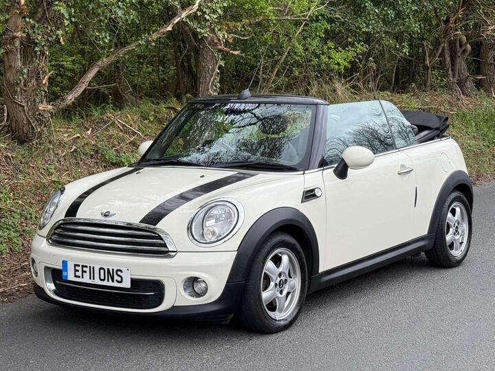 MINI CONVERTIBLE 2.0 Cooper D Auto Euro 5 2dr