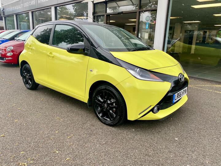 Toyota AYGO 1.0 VVT-i X-cite 3 Yellow Bi-Tone X-shift Euro 6 5dr