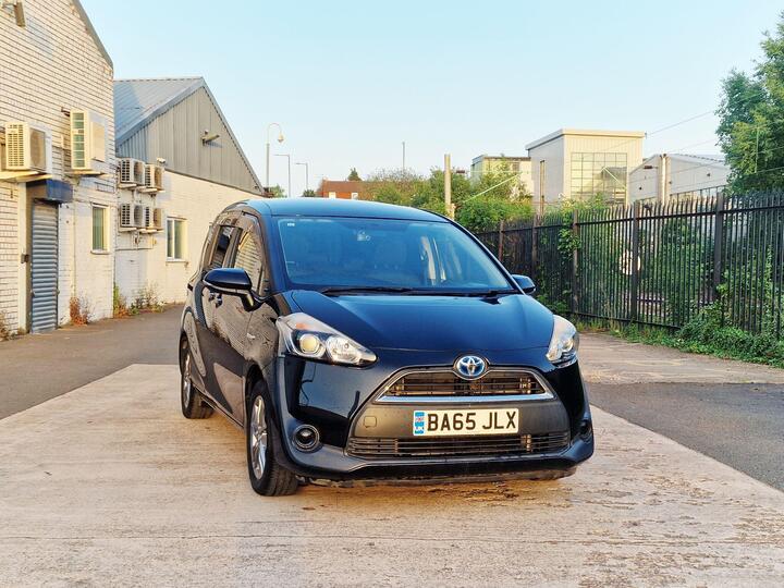 Toyota Sienta Hybrid Auto Economical Family & Taxi Use Toyota Sienta Hybrid Auto Economical Family & Taxi Use
