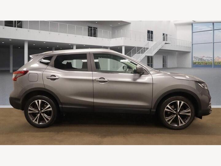 Nissan Qashqai 1.2 DIG-T N-Connecta Euro 6 (s/s) 5dr