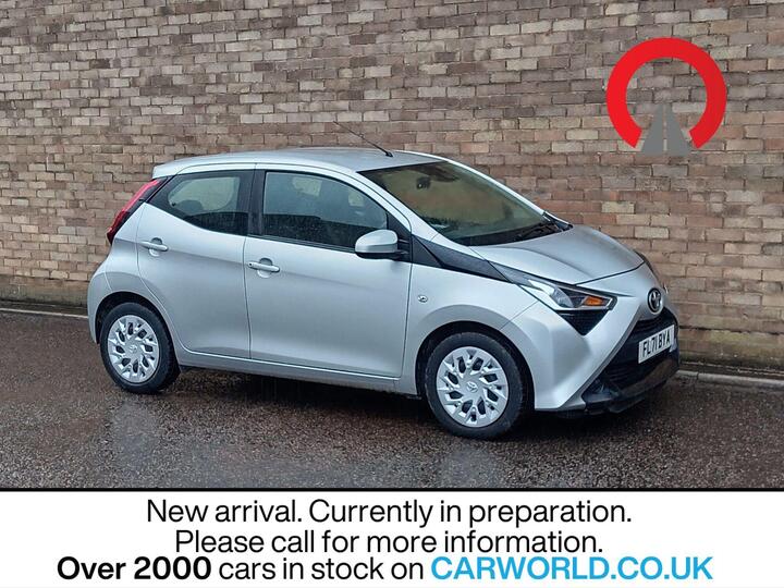 Toyota AYGO 1.0 VVT-i X-play X-shift Euro 6 5dr (Safety Sense) Toyota AYGO 1.0 VVT-i X-play X-shift Euro 6 5dr (Safety Sense)