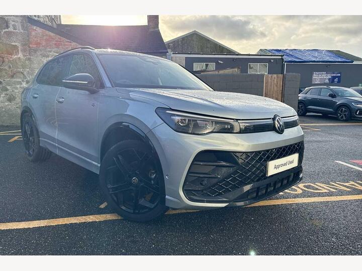 Volkswagen Tiguan 1.5 ETSI MHEV R-Line DSG Euro 6 (s/s) 5dr Volkswagen Tiguan 1.5 ETSI MHEV R-Line DSG Euro 6 (s/s) 5dr