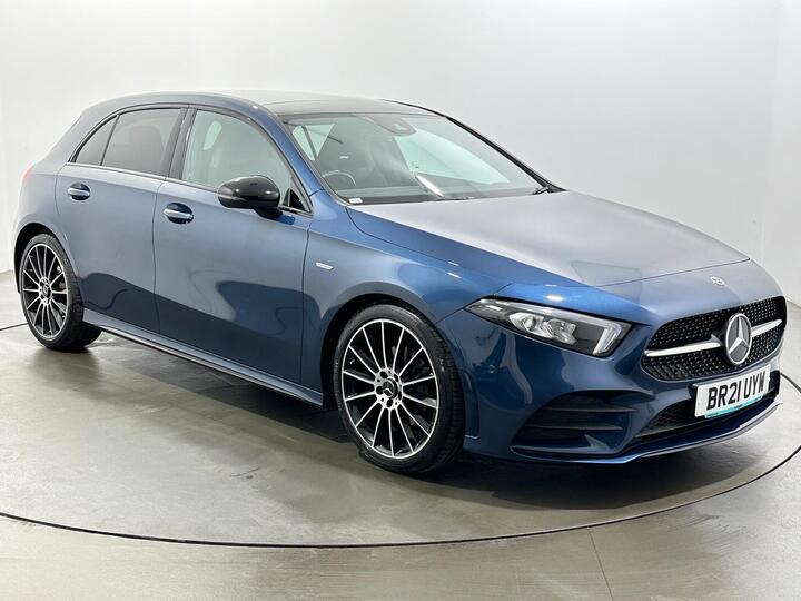 Mercedes-Benz A Class 2.0 A200d Exclusive Edition 8G-DCT Euro 6 (s/s) 5dr Mercedes-Benz A Class 2.0 A200d Exclusive Edition 8G-DCT Euro 6 (s/s) 5dr