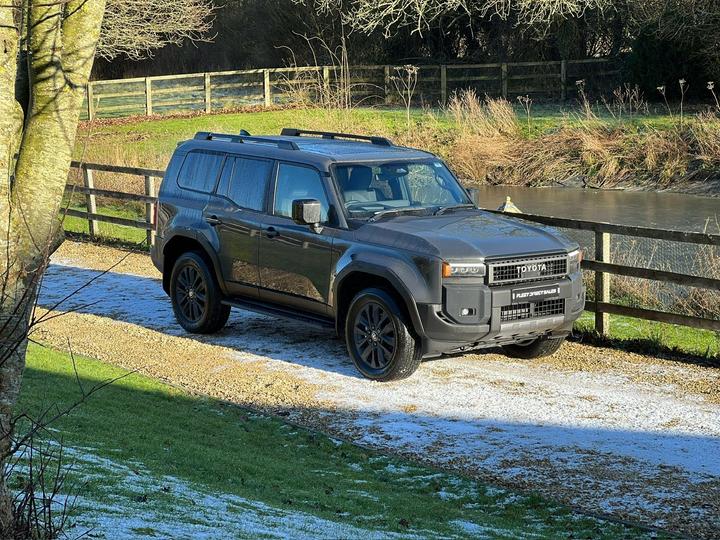 Toyota Land Cruiser 2.8D Invincible Auto 4WD Euro 6 (s/s) 5dr (LWB)