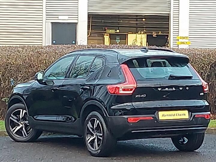 Volvo XC40 2.0 B3 MHEV Plus DCT Auto Euro 6 (s/s) 5dr