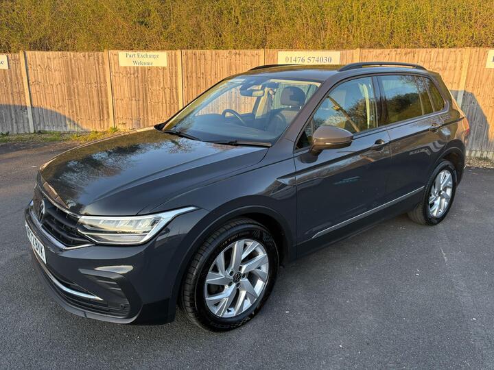 Volkswagen Tiguan 1.5 TSI Life Euro 6 (s/s) 5dr Volkswagen Tiguan 1.5 TSI Life Euro 6 (s/s) 5dr