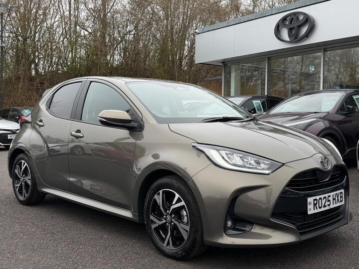 Toyota Yaris 1.5 VVT-h Design E-CVT Euro 6 (s/s) 5dr