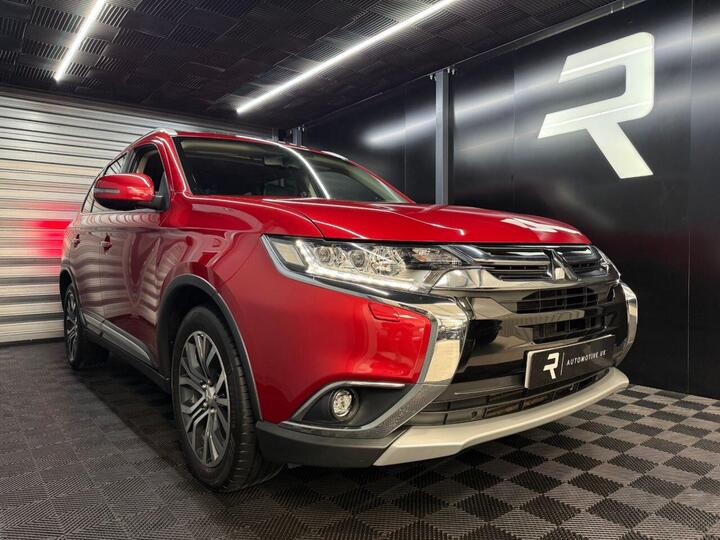 Mitsubishi OUTLANDER 2.2 DI-D 4 4WD Euro 6 (s/s) 5dr Mitsubishi OUTLANDER 2.2 DI-D 4 4WD Euro 6 (s/s) 5dr