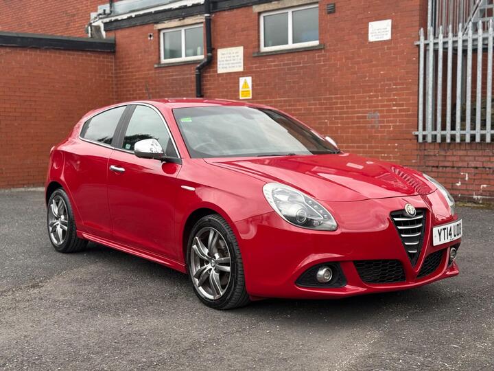 Alfa Romeo Giulietta 1.4 TB MultiAir Exclusive Euro 6 (s/s) 5dr Alfa Romeo Giulietta 1.4 TB MultiAir Exclusive Euro 6 (s/s) 5dr
