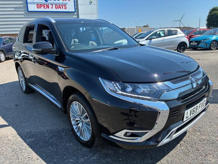 Mitsubishi OUTLANDER 2.4h TwinMotor 13.8kWh Exceed CVT 4WD Euro 6 (s/s) 5dr