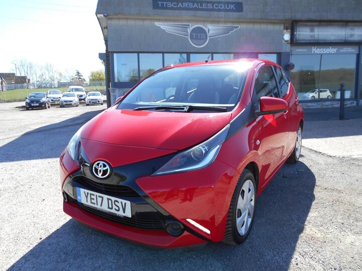 Toyota AYGO 1.0 VVT-i X-play X-shift Euro 6 5dr