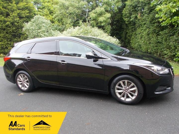 Hyundai I40 1.7 CRDi Blue Drive SE Nav Tourer Euro 6 (s/s) 5dr Hyundai I40 1.7 CRDi Blue Drive SE Nav Tourer Euro 6 (s/s) 5dr