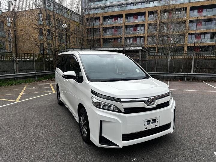 Toyota Voxy Toyota Voxy 2018 Petrol 8 Seater