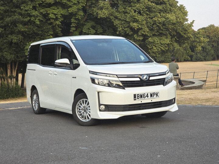 Toyota Voxy Hybrid Auto Economical Best 4 Family